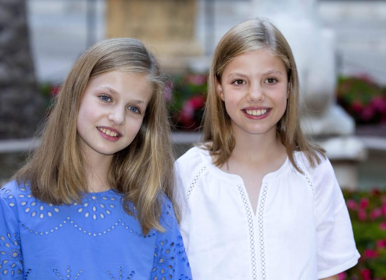Diese Zwei trennen nur ein Jahr: Leonor ist zwölf, ihre Schwester Sofia elf Jahre alt.