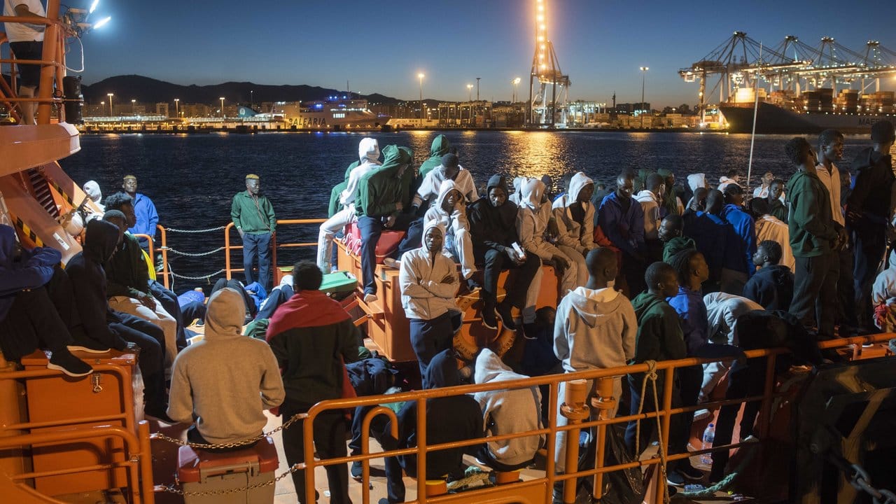 Der Flüchtlingszustrom nach Spanien übertrifft mittlerweile die Ankünfte in Italien und Griechenland. Der Flüchtlingszustrom nach Spanien übertrifft mittlerweile die Ankünfte in Italien und Griechenland.