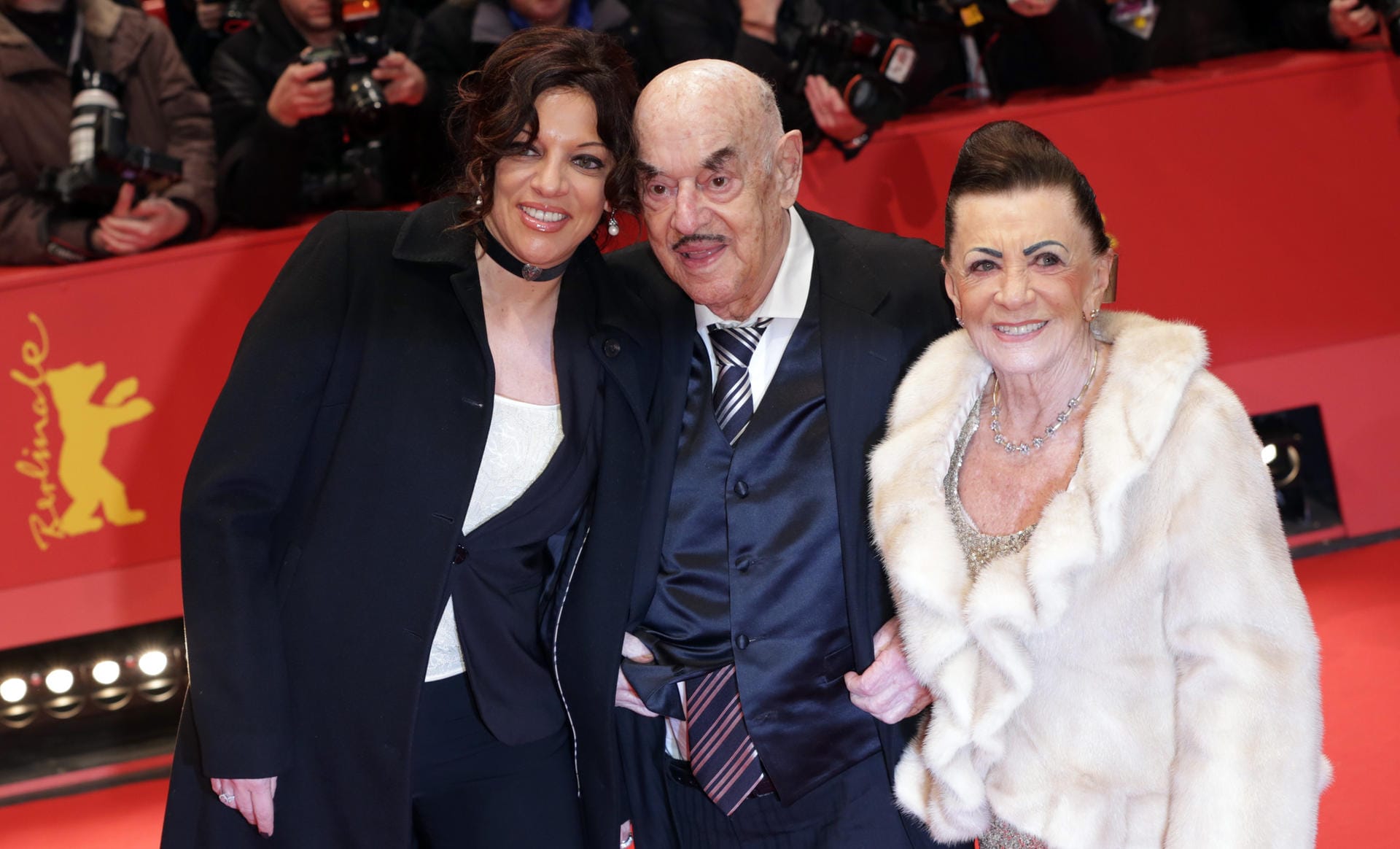 Februar 2014: Der Kino-Held kommt mit Tochter Alice und seiner mittlerweile verstorbenen Ehefrau Maria zur 64. Berlinale. 1947 heirateten die beiden und haben vier gemeinsame Kinder.