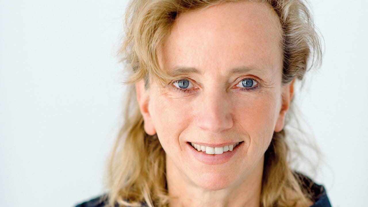 Christine Paxmann ist Buchautorin aus München.