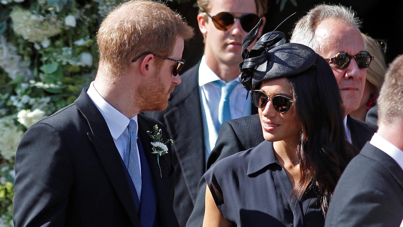 Den feiert sie dieses Jahr nicht wie vergangenes Jahr in Afrika, sondern auf einer Hochzeit in England.