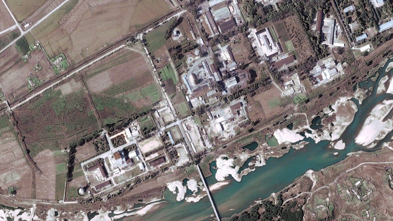 Die nordkoreanische Atomanlage Yongbyon auf einem Satellitenbild aus dem Jahr 2004.