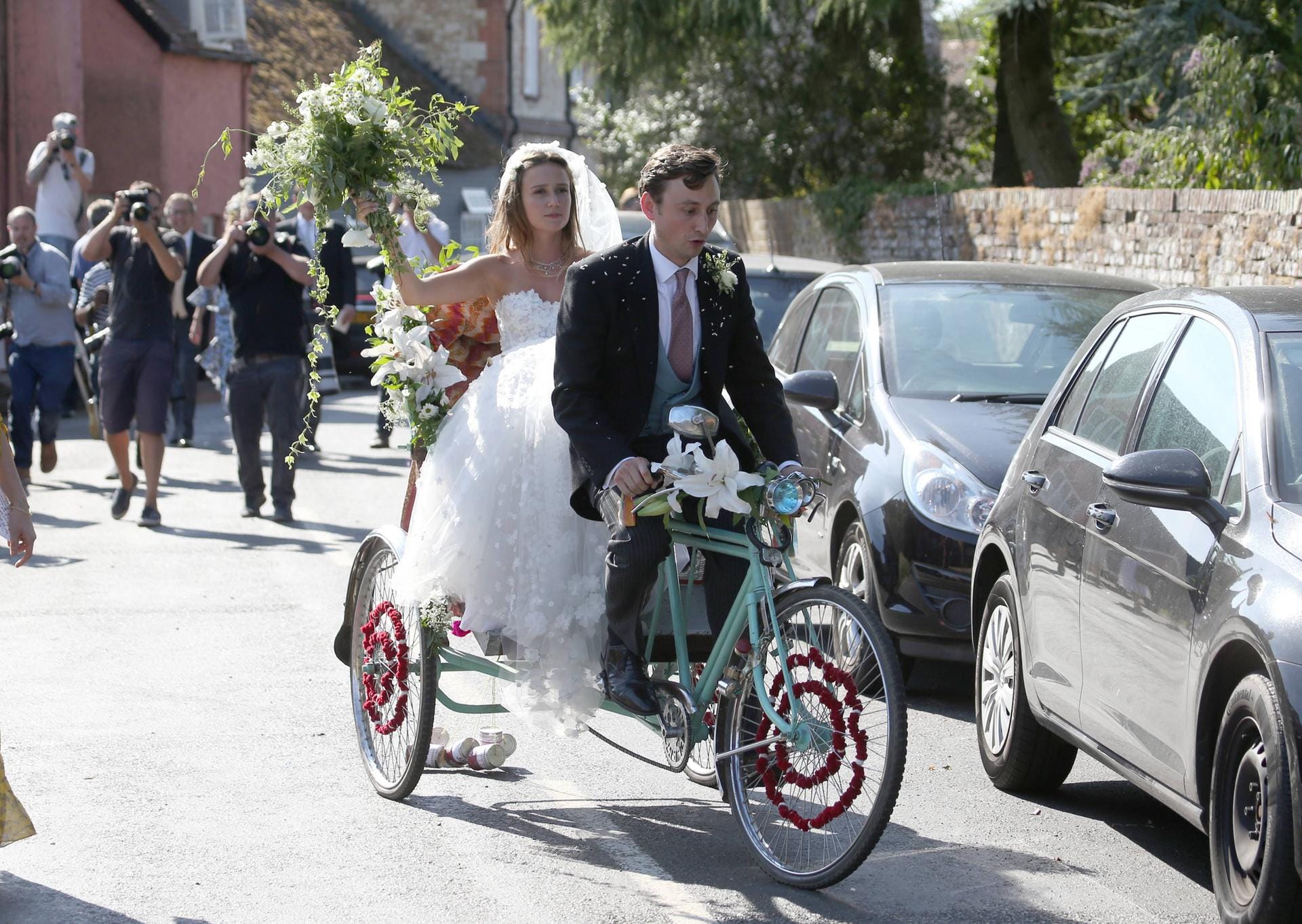 Charlie Van Straubenzee und Daisy Jenks: Harrys Schulfreund fuhr seine Braut mit dem Rad.