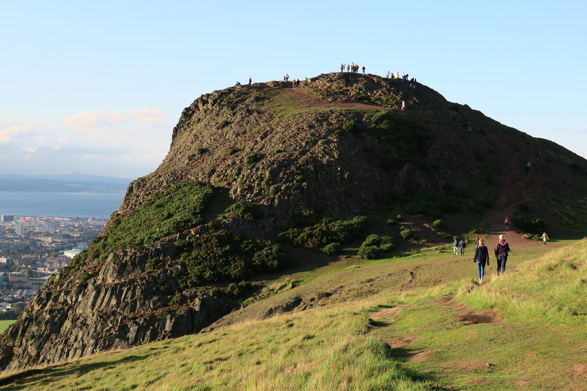 Fast am Gipfel angekommen: Der Arthur's Seat erhebt sich 250 Meter über dem Stadtzentrum von Edinburgh.
