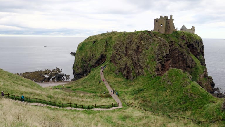 Eine Burgruine wie aus dem Bilderbuch: Dunnottar Castle liegt nahe der Kleinstadt Stonehaven an der schottischen Nordseeküste.