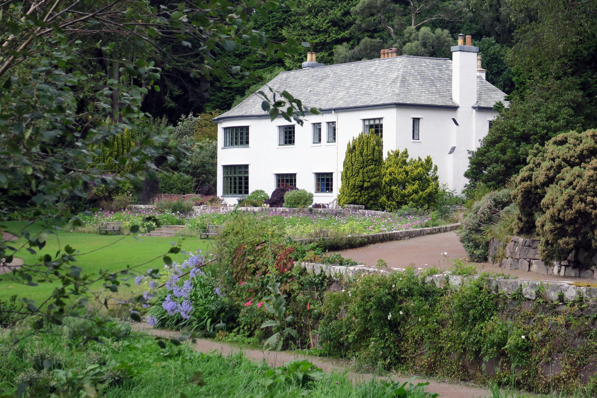 Inverewe House lässt sich erst seit 2016 besichtigen – die Tochter des Gartengründers Osgood Hanbury Mackenzie lebte darin bis zu ihrem Tod 1953.