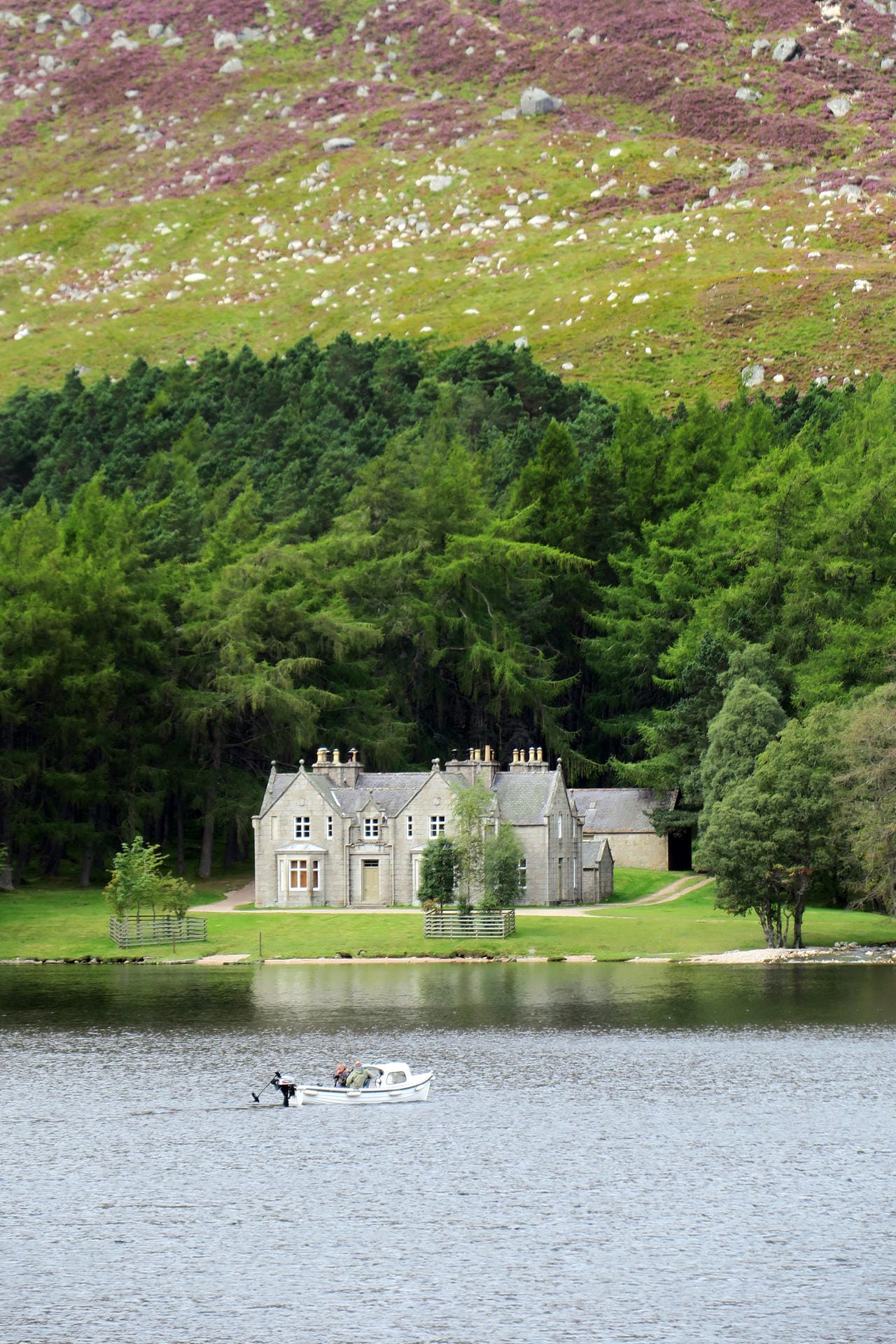 Wochenendhaus einer Königin: Das Anwesen Glas-allt Shiel am Loch Muick wurde im 19. Jahrhundert für Queen Victoria errichtet.