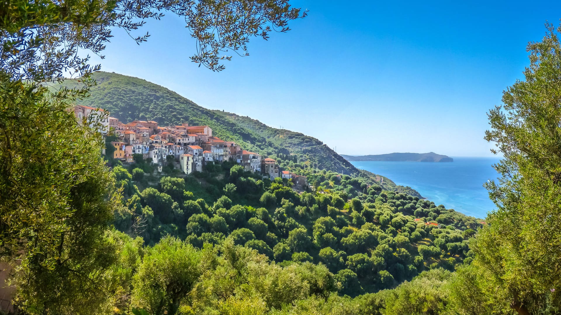 Panoramablick auf die Cilentoküste