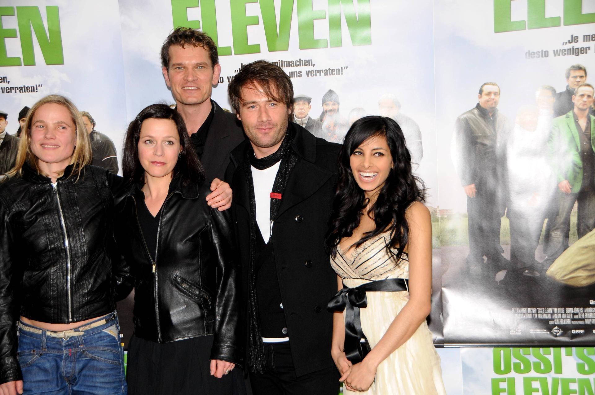 Februar 2008: Sänger Sasha besucht (2. von rechts) an der Seite von Fernsehmoderatorin Collien Fernandes eine Filmpremiere.