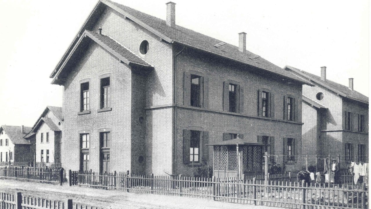 Ein Wohnhaus in der BASF-Arbeitersiedlung in Ludwigshafen-Hemshof um 1896.