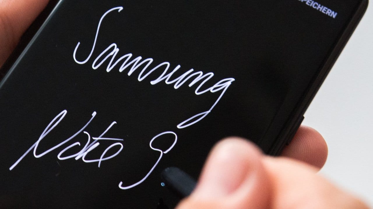 Mit dem vernetzten S Pen können Nutzer auf dem Note 9 auch handschriftliche Notizen oder Zeichnungen anlegen. Mit dem vernetzten S Pen können Nutzer auf dem Note 9 auch handschriftliche Notizen oder Zeichnungen anlegen.