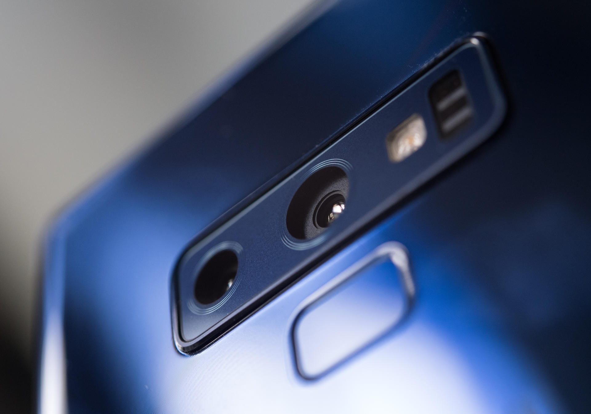 Für Fotos ist im Note 9 die auch im Galaxy S9+ verbaute Doppelkamera mit variabler Blende und zweimal 12 Megapixeln an Bord.