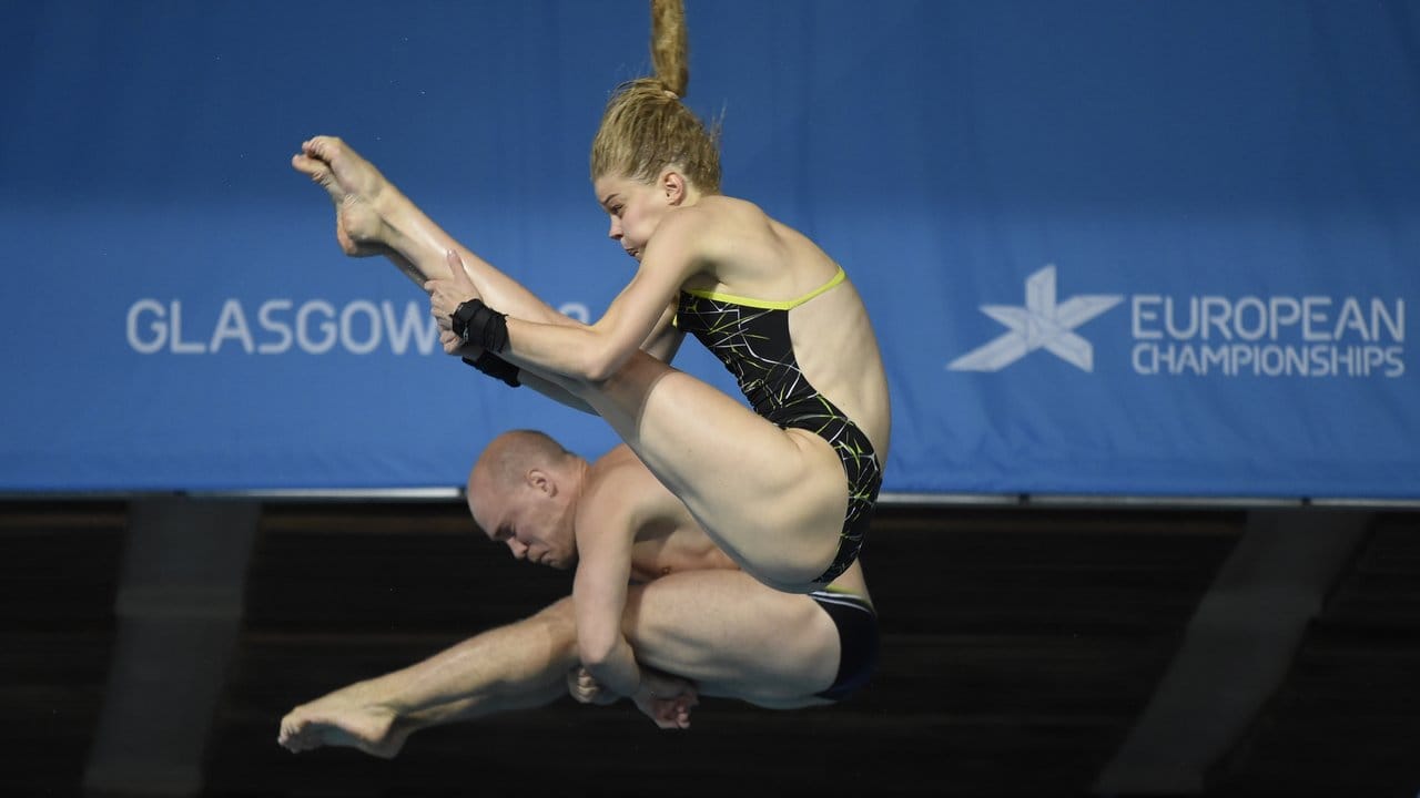 Florian Fandler und Christina Wassen haben die Bronzemedaille im Mixed-Synchronspringen vom Turm gewonnen. Florian Fandler und Christina Wassen haben die Bronzemedaille im Mixed-Synchronspringen vom Turm gewonnen.