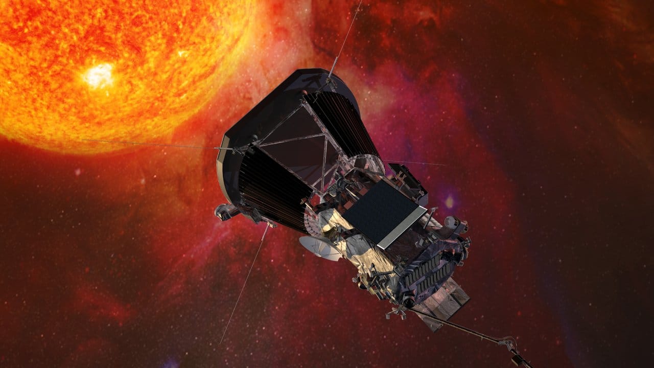Die Computergrafik zeigt die "Parker Solar Probe"-Sonde der US-Raumfahrtbehörde Nasa auf dem Weg zur Sonne.