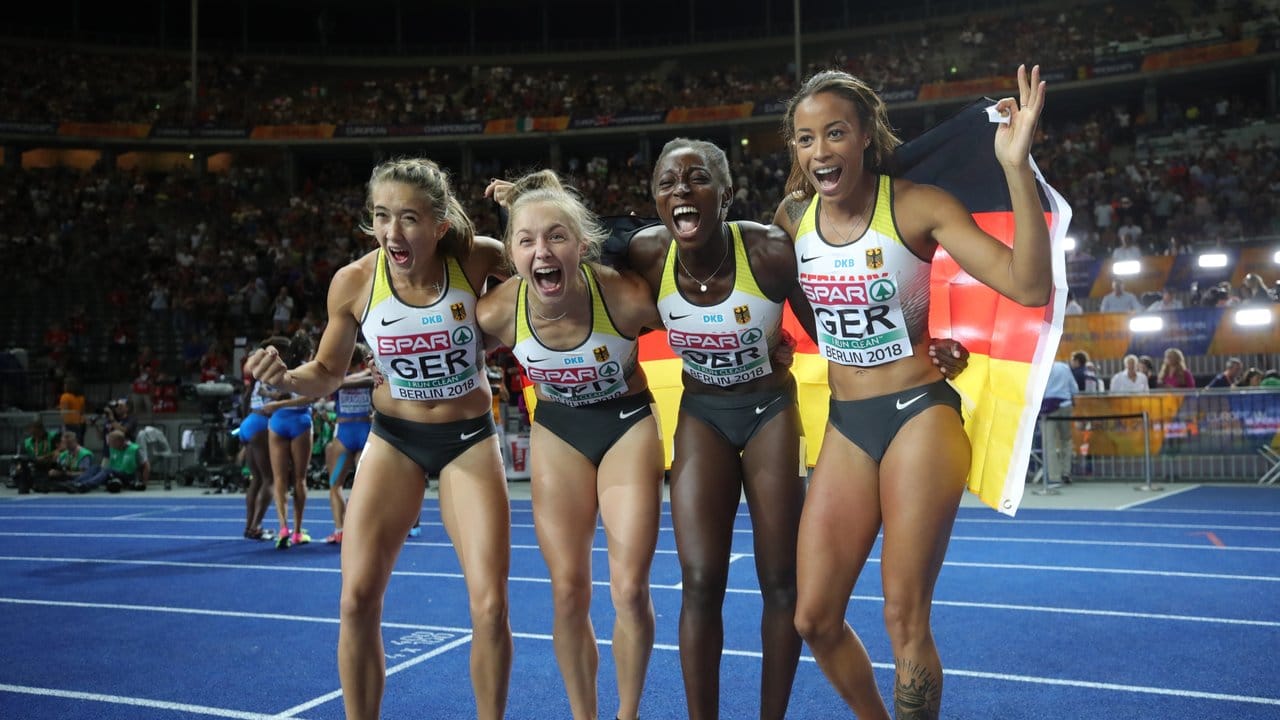 Die deutsche 4 x 100 m Staffel der Frauen gewinnnt bei der Leichtathletik-EM in Berlin Bronze.