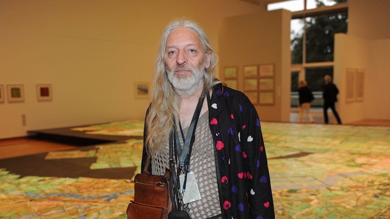 Michael Golz vor seinem Werk "Athosland" in Bernried. Michael Golz vor seinem Werk "Athosland" in Bernried.