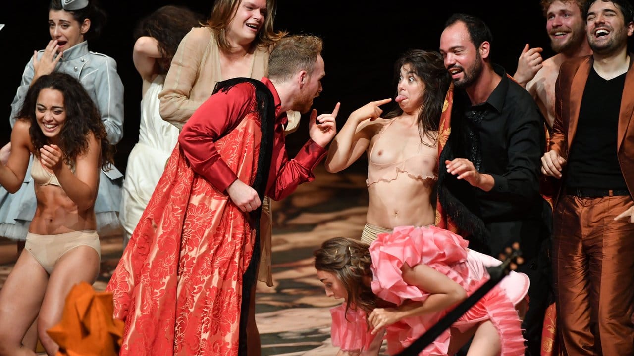 Szene aus der Oper "L'incoronazione di Poppea" in Salzburg. Szene aus der Oper "L'incoronazione di Poppea" in Salzburg.