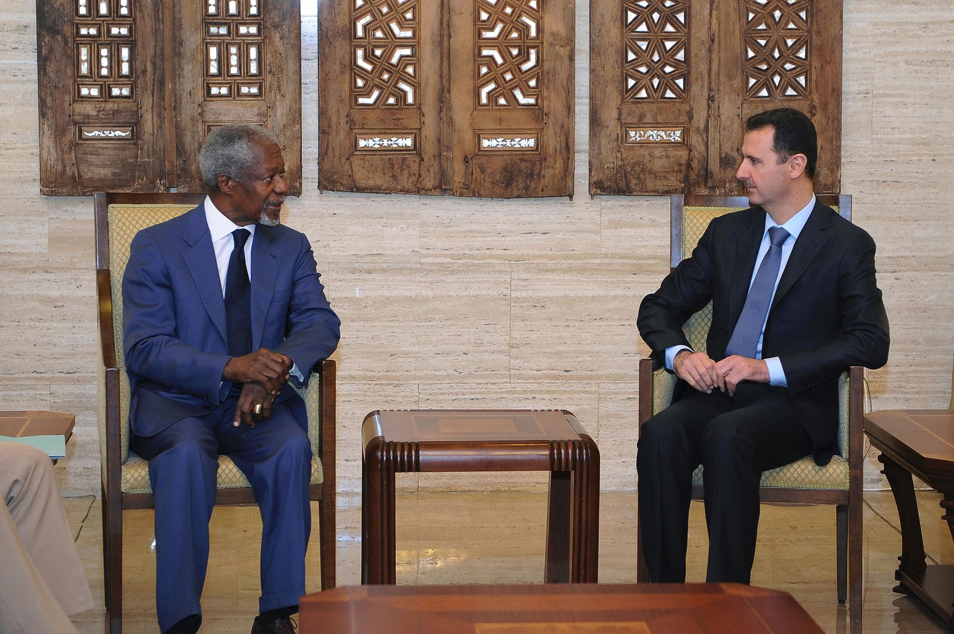 Ab März 2012 war Annan Sondergesandter der Vereinten Nationen und der Arabischen Liga für Syrien. Annan versuchte in der Syrien-Krise zu vermitteln. Am August trat er jedoch wegen "mangelnder Unterstützung" zurück. Das Foto zeigt ihm mit dem syrischen Präsidenten Baschar al-Assad im Juli 2012.