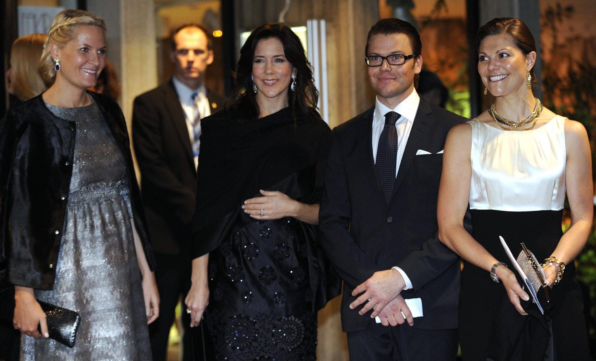 Royals unter sich: Mette-Marit, Mary von Dänemark und Schweden-Traumpaar Prinz Daniel und Prinzessin Victoria genießen die gemeinsame Zeit.