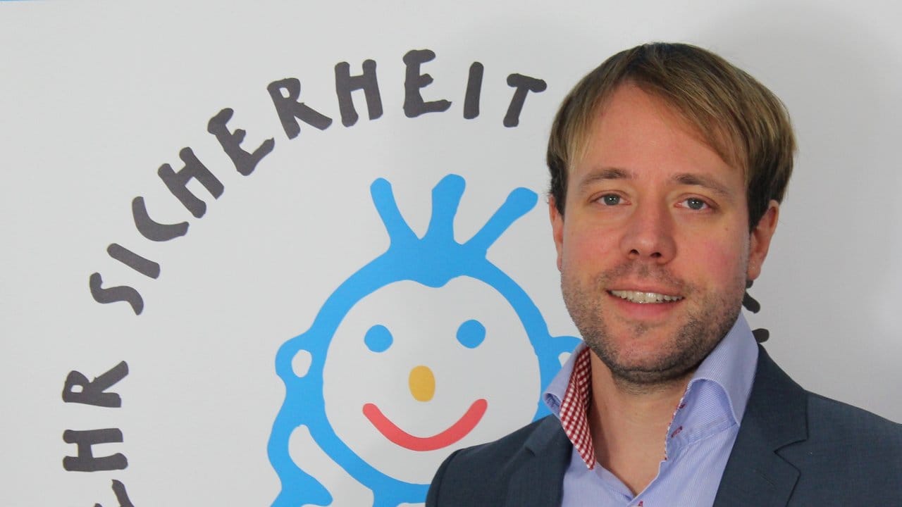 Andreas Kalbitz ist Geschäftsführer der Bundesarbeitsgemeinschaft "Mehr Sicherheit für Kinder". Andreas Kalbitz ist Geschäftsführer der Bundesarbeitsgemeinschaft "Mehr Sicherheit für Kinder".