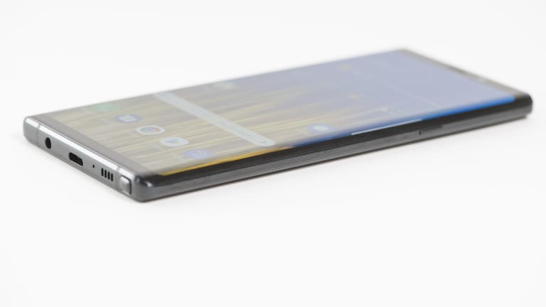 Seitliche Ansicht auf das Samsung Galaxy Note 9