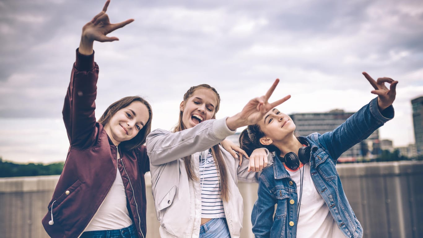 Teenager: Das Jugendschutzgesetz dient dem Wohl von Kindern und Jugendlichen.