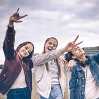 Teenager: Das Jugendschutzgesetz dient dem Wohl von Kindern und Jugendlichen.
