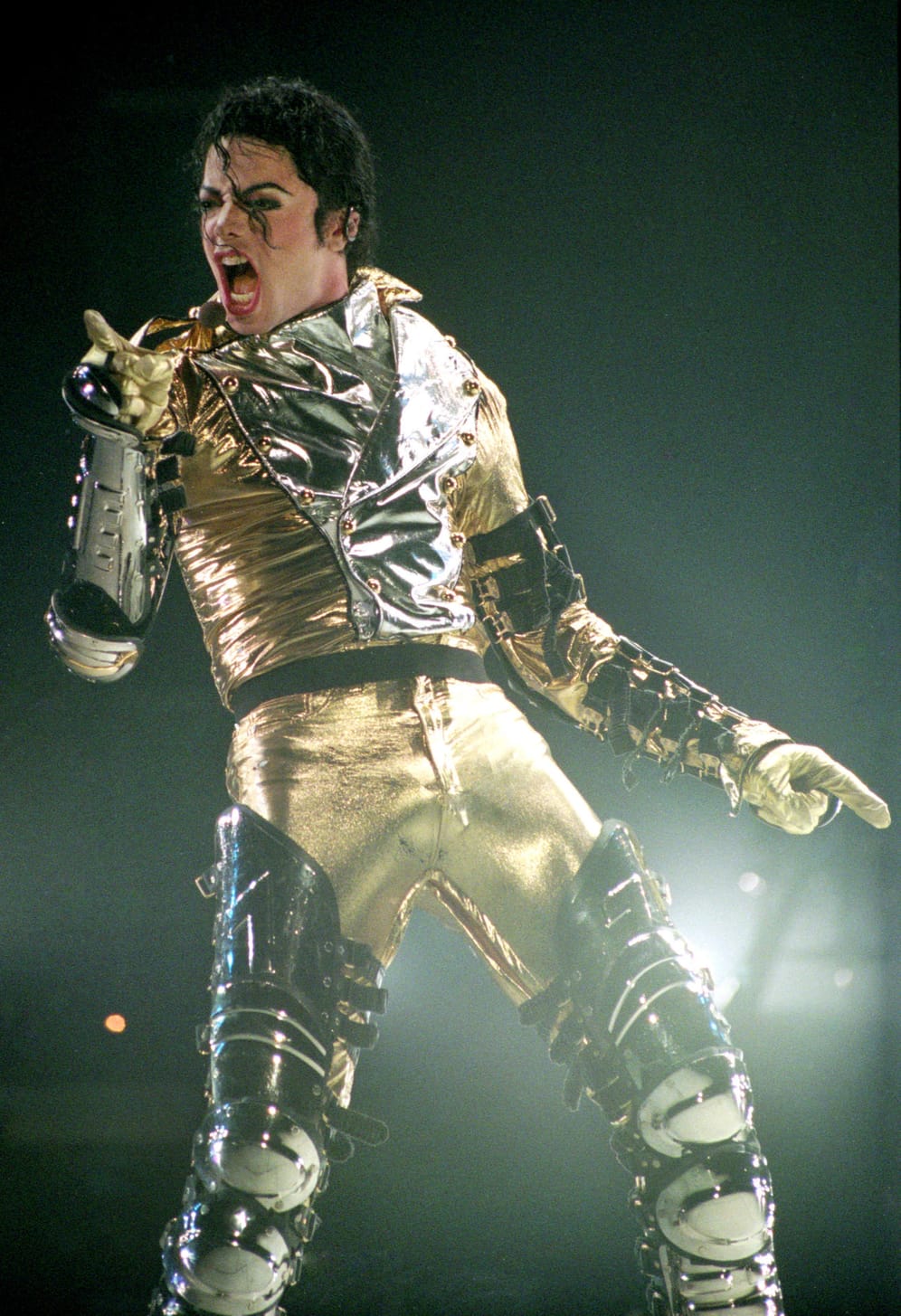 November 1996: In Neuseeland performt der King of Pop bei seiner dritten und letzten Solo-Welttournee: Die "HIStory World Tour".