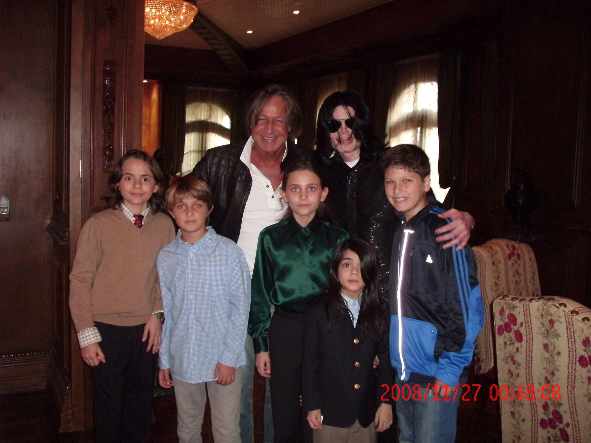 November 2008: Mohamed Hadid posiert hier zusammen mit Michael Jackson und seinen drei Kindern Blanket (von rechts), Paris und Prince.