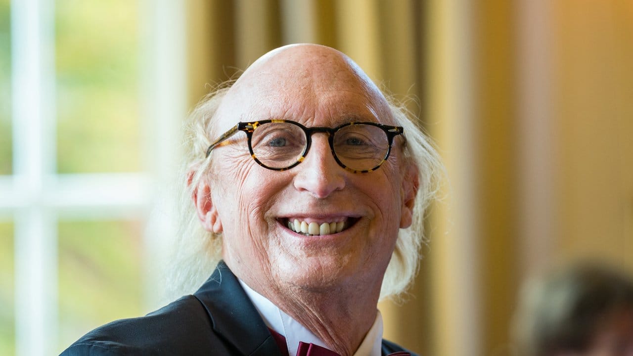Otto Waalkes ist Ehrenbürger der Stadt Emden. Otto Waalkes ist Ehrenbürger der Stadt Emden.