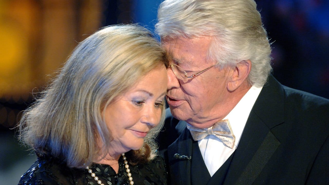 Dieter Thomas Heck und seine Frau Ragnhild, während der Generalprobe der ARD-Volksmusiksendung "Das Hochzeitsfest der Volksmusik". Dieter Thomas Heck und seine Frau Ragnhild, während der Generalprobe der ARD-Volksmusiksendung "Das Hochzeitsfest der Volksmusik".