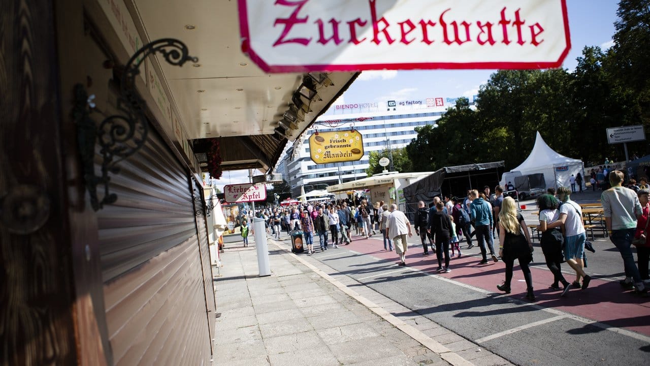 Nach dem verhängnisvollen Streit endete das Stadtfest vorzeitig. Nach dem verhängnisvollen Streit endete das Stadtfest vorzeitig.