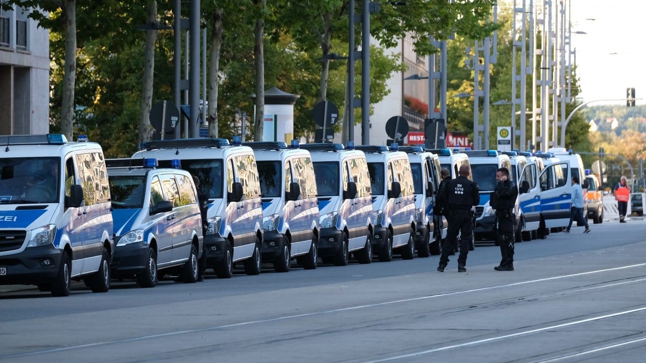 Polizeifahrzeuge in der Chemnitzer Innenstadt. Polizeifahrzeuge in der Chemnitzer Innenstadt.