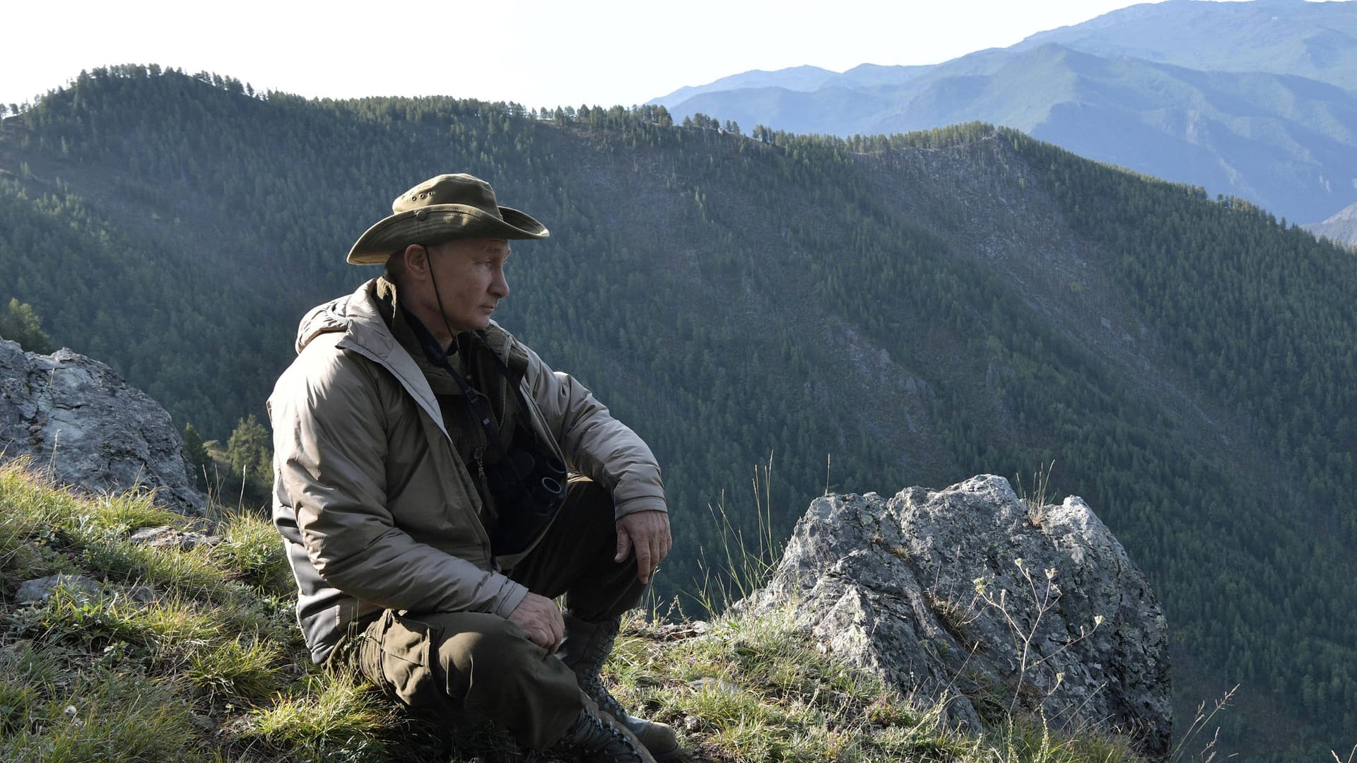 Wladimir Putin auf Urlaub in dem Sayano-Shushensky-Naturschutzgebiet in Tuwa: In diesem Jahr zeigte sich der russische Präsident vor einer Bergkulisse.