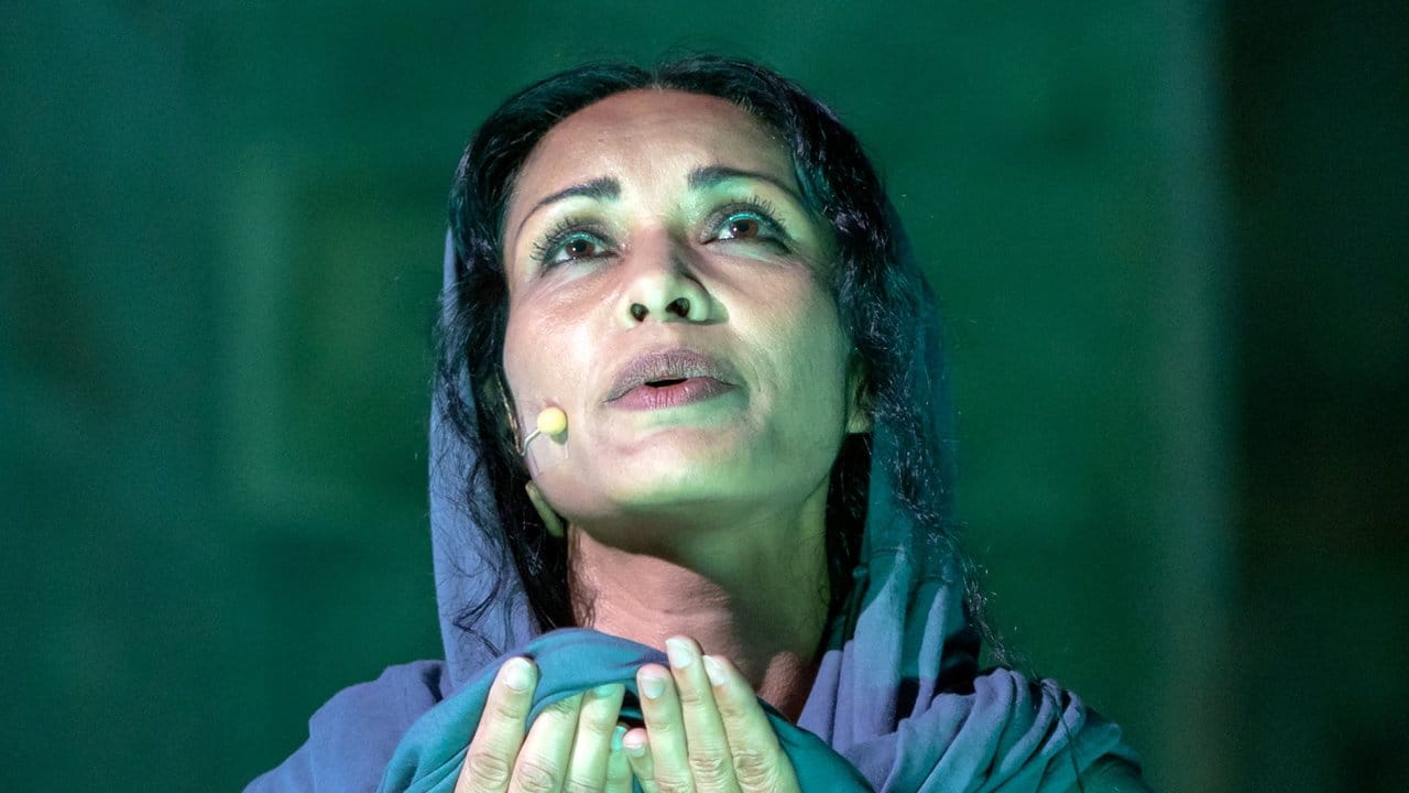 Leena Alam als "Solveig" im "Peer Gynt" bei den Bad Hersfelder Festspielen.