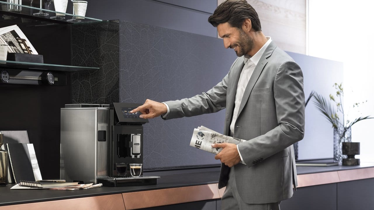 Der Kaffeevollautomat Maestosa von De'Longhi kann mehr als 20 verschiedene Sorten zubereiten.