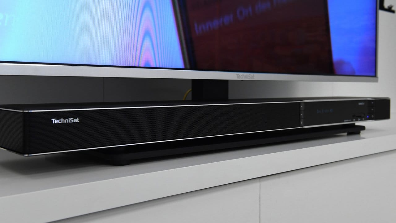 Die Soundbar Sonata 1 von Technisat hat einen UHD-TV-Emfpänger eingebaut und kann so alle Fernseher um besseren Klang oder ein anderes Bedienkonzept erweitern.