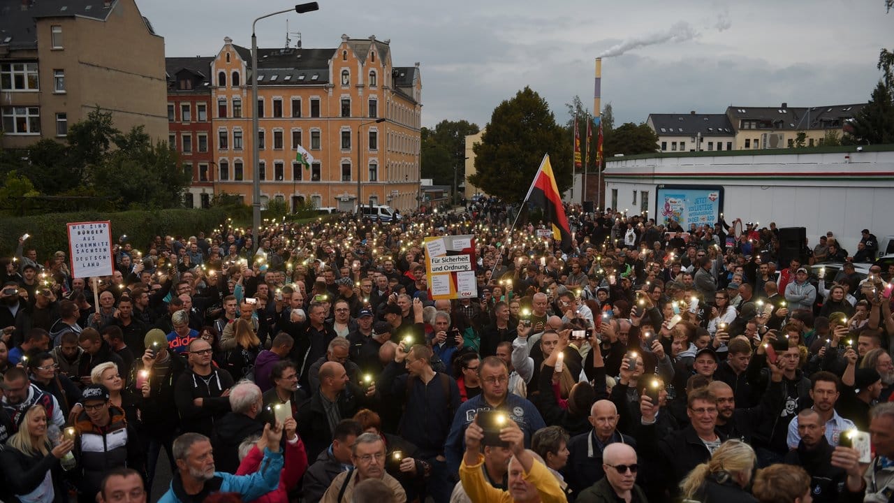 Rund 1000 Menschen kamen zu der Protestkundgebung der rechtspopulistischen Bewegung Pro Chemnitz.