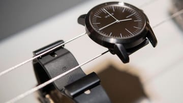 Sony Wena: Hier werden digital und analog eins – das Armband gibt es separat oder zusammen mit einer klassischen Uhr.