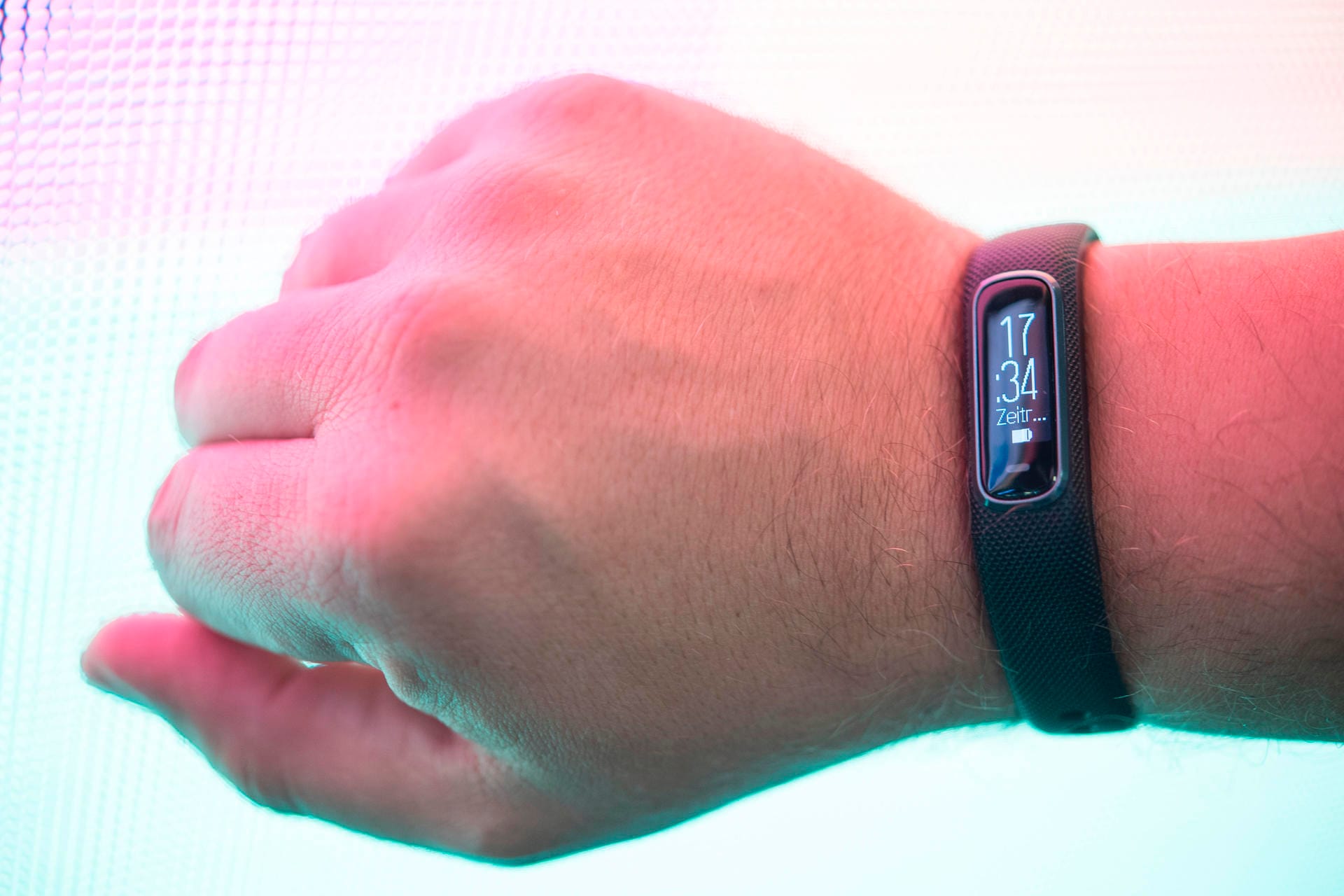 Die neue Vivosmart 4 von Garmin: Die Smartwatch des Herstellers von Navigations-Empfängern gibt ihrem Träger Tipps zum Training und zur Bewegung im Alltag.