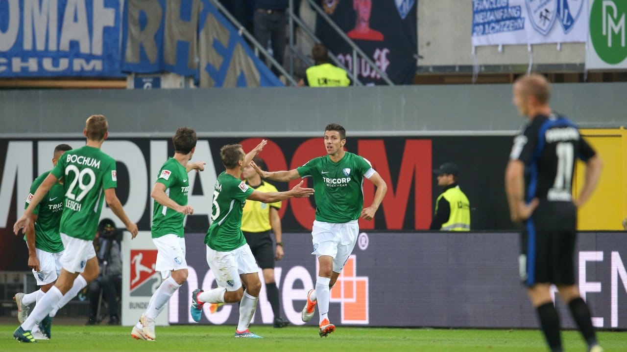 Die Spieler vom VfL Bochum feiern den Treffer zum 2:2 gegen den SC Paderborn. Die Spieler vom VfL Bochum feiern den Treffer zum 2:2 gegen den SC Paderborn.