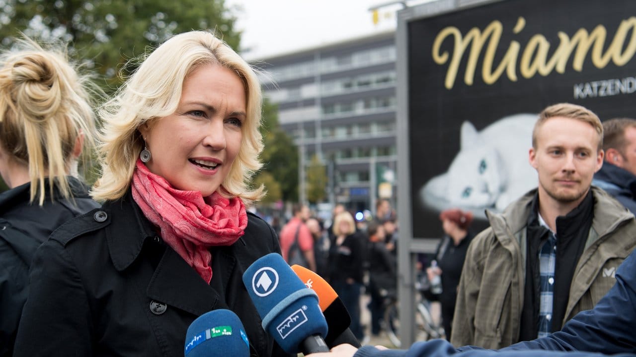 Manuela Schwesig, sozialdemokratische Ministerpräsidentin von Mecklenburg-Vorpommern ist nach Chemnitz gekommen. Manuela Schwesig, sozialdemokratische Ministerpräsidentin von Mecklenburg-Vorpommern ist nach Chemnitz gekommen.