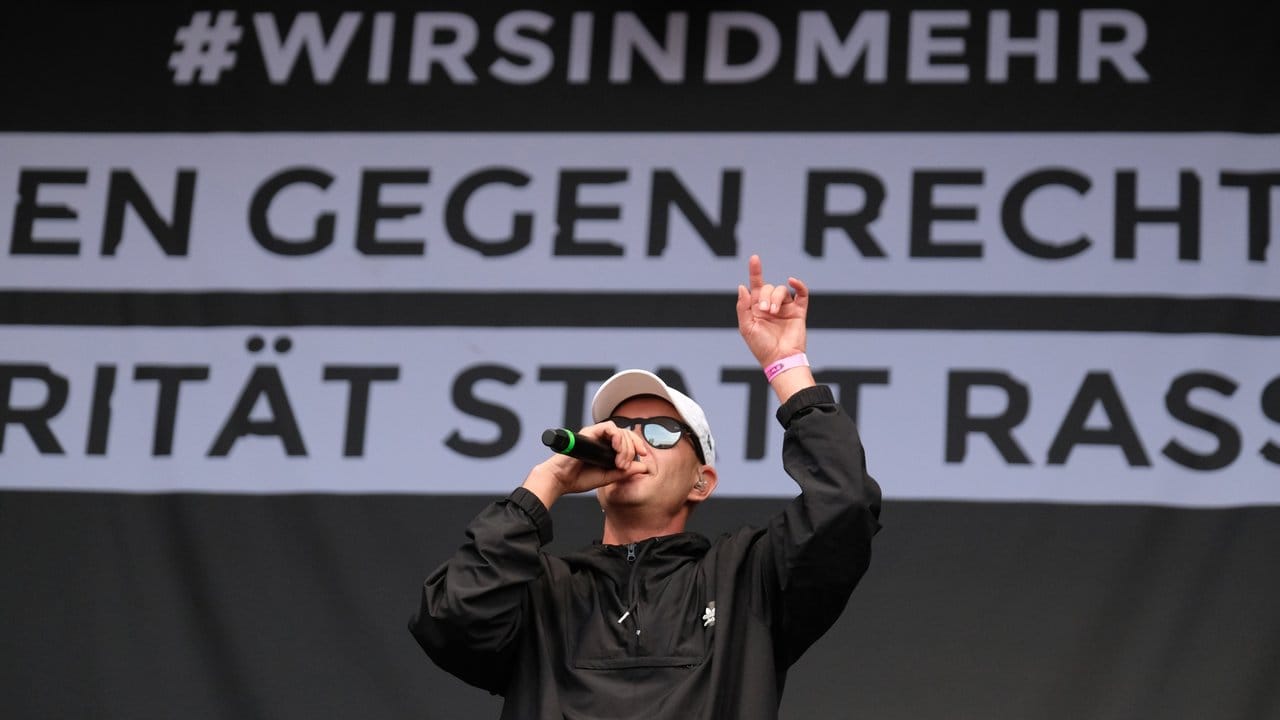 Mit dem Hip-Hopper Trettmann startete das "#wirsindmehr"-Konzert.