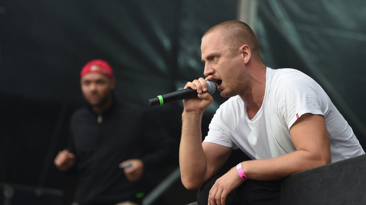 Maxim (r) und Tarek von der Hip-Hop-Formation K.