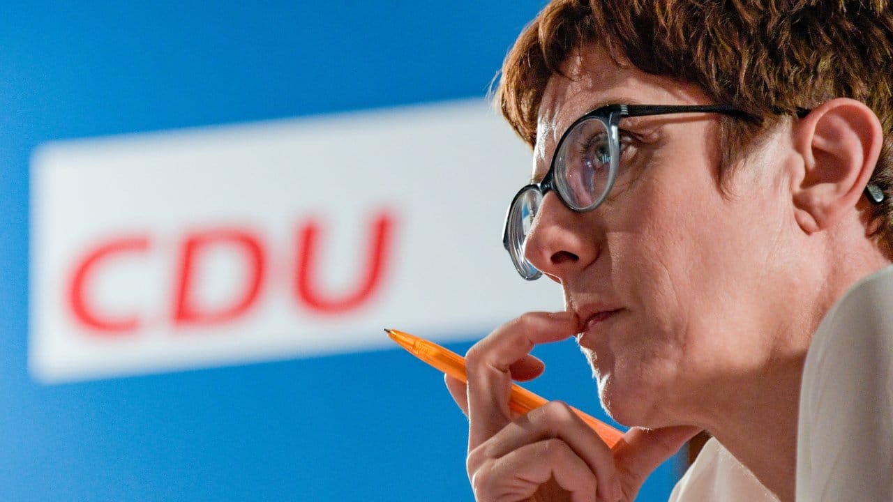CDU-Generalsekretärin Annegret Kramp-Karrenbauer übte Kritik an Bundespräsident Frank-Walter Steinmeier.