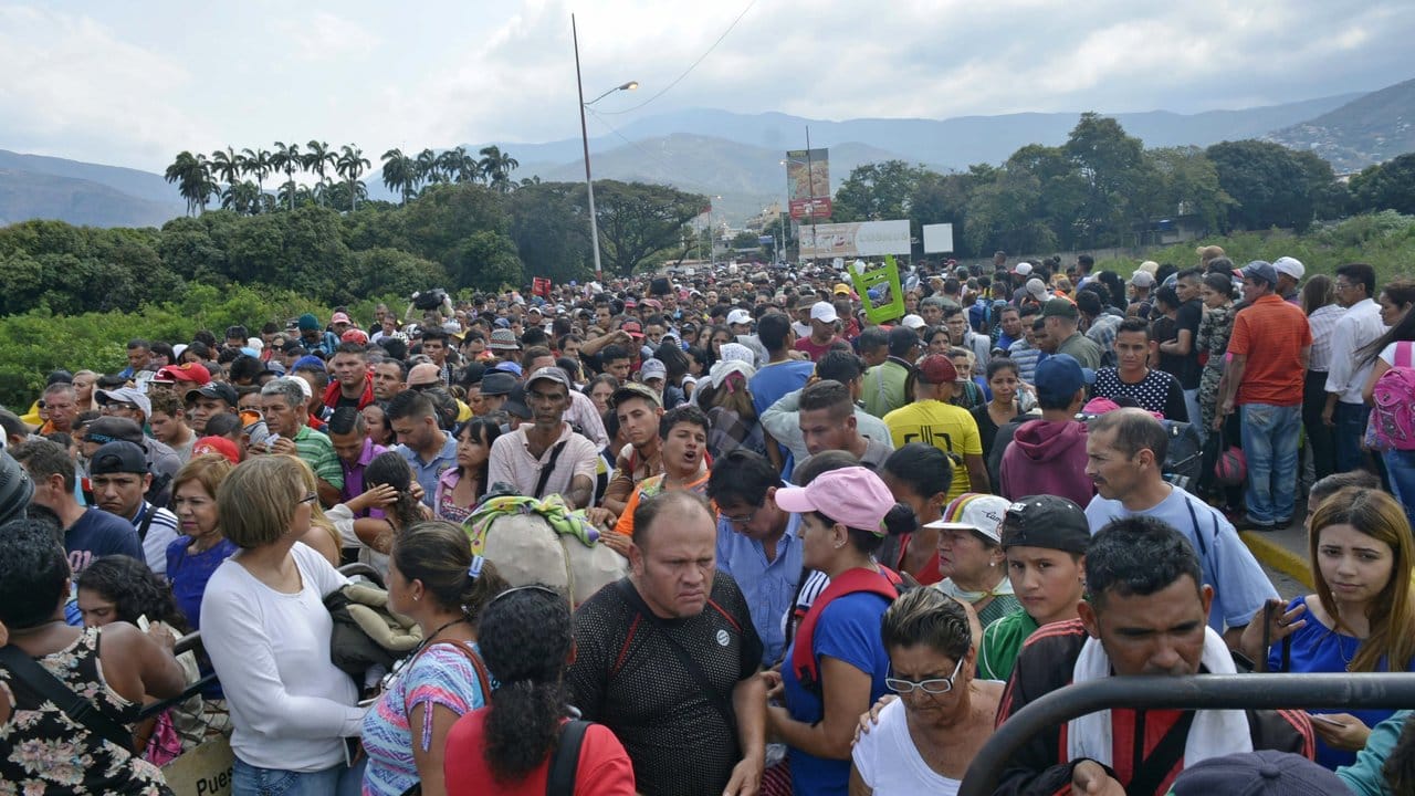 Die kolumbianische Regierung vergleicht die Massenflucht der Venezolaner mit der Lage im Bürgerkriegsland Syrien.