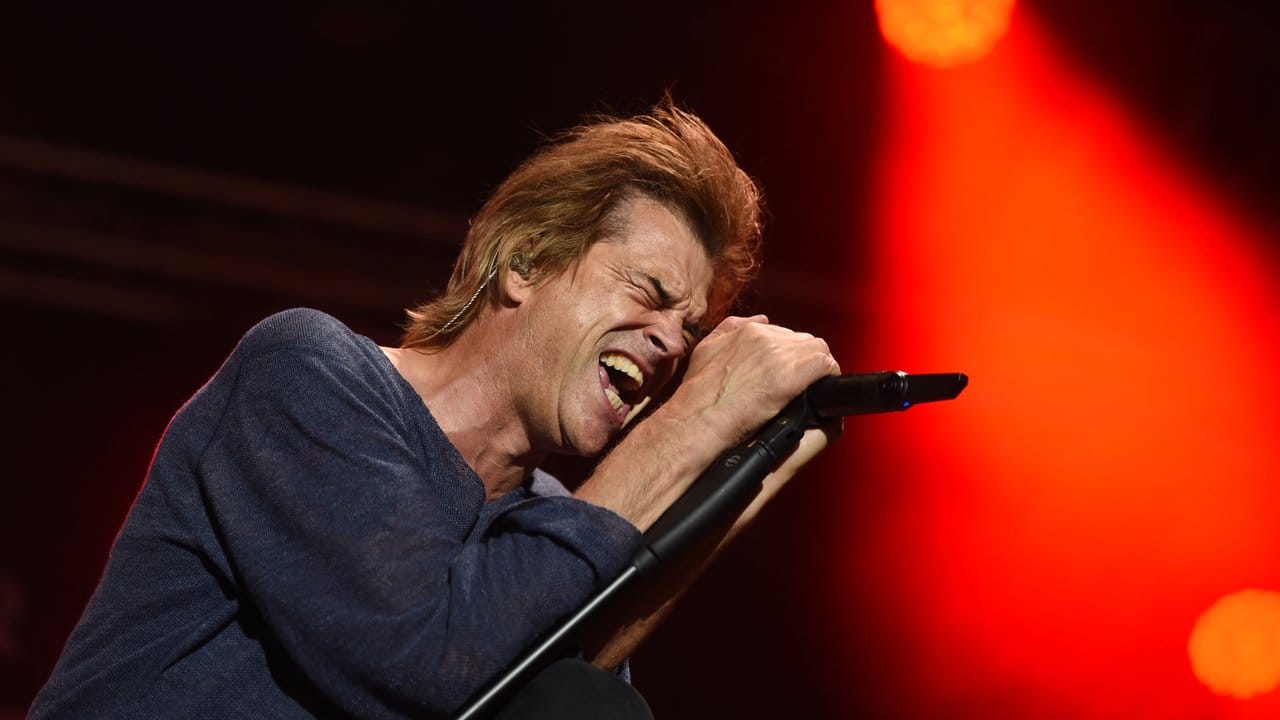 Sänger Campino von der Rockband "Die Toten Hosen" beim Konzert unter dem Motto "#wirsindmehr". Sänger Campino von der Rockband "Die Toten Hosen" beim Konzert unter dem Motto "#wirsindmehr".