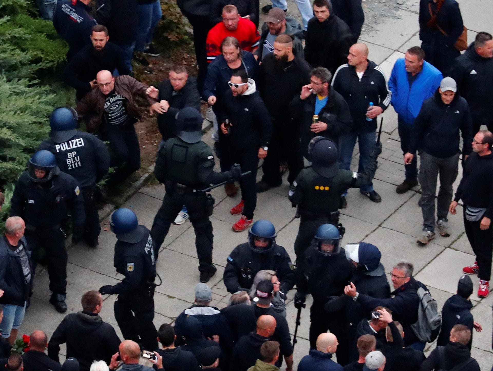 Auch an diesem Tag kam es anschließend zu Auseinandersetzungen zwischen Rechten und der Polizei.