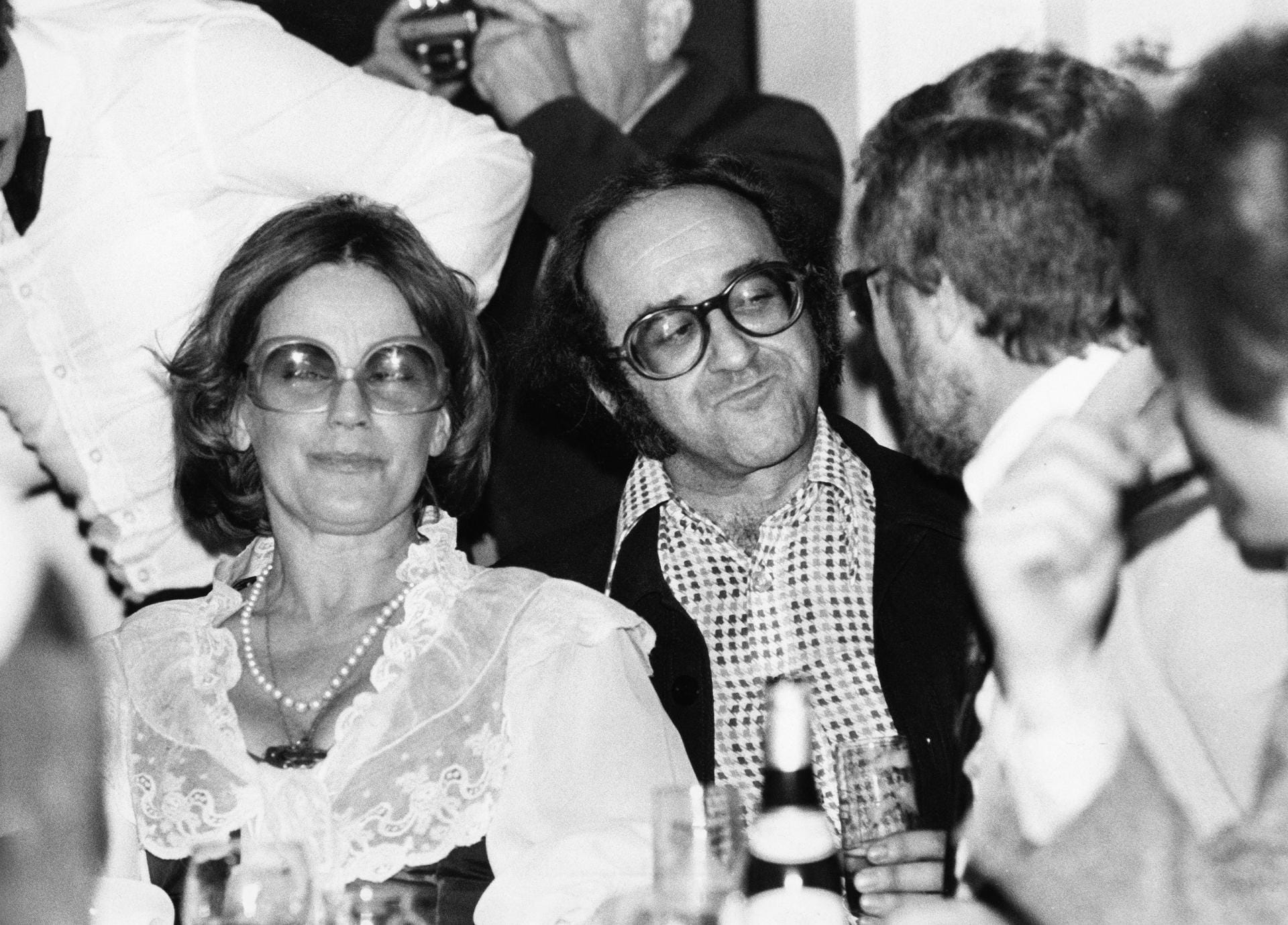 Vergangene Zeiten: 1975 amüsierte sich Alfred Biolek bei einem entspannten Plausch an der Seite von Maria Schell.