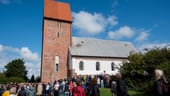 In der St. Severin Kirche auf Sylt hat sich das Paar am Samstag das Jawort gegeben.